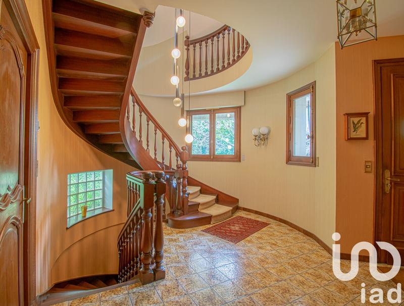 Maison - 333 m² - 8 pièces