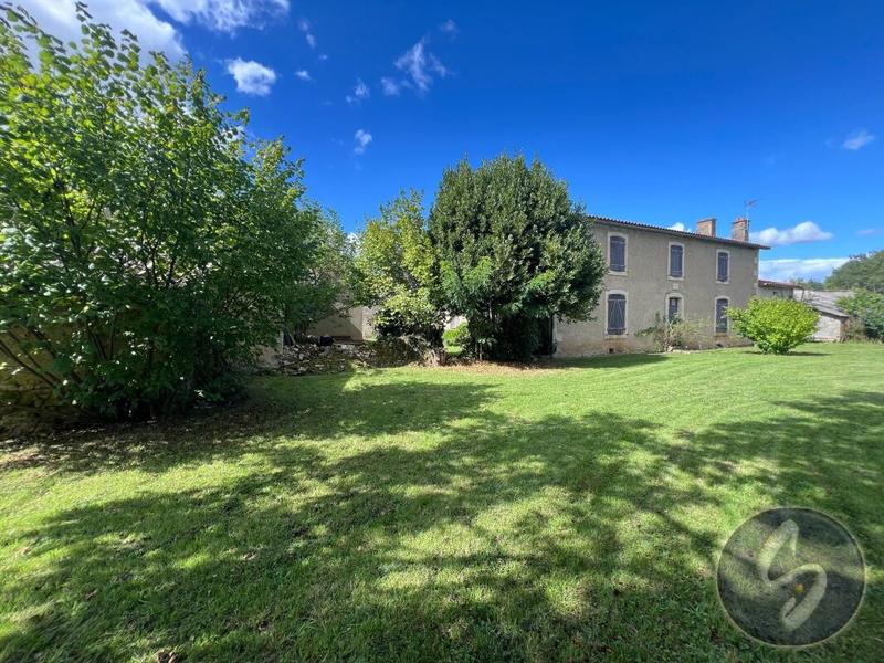 Maison - 214 m² - 7 pièces