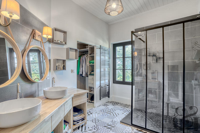 Maison - 250 m² - 13 pièces