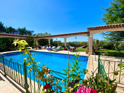 Maison - 287 m² - 9 pièces