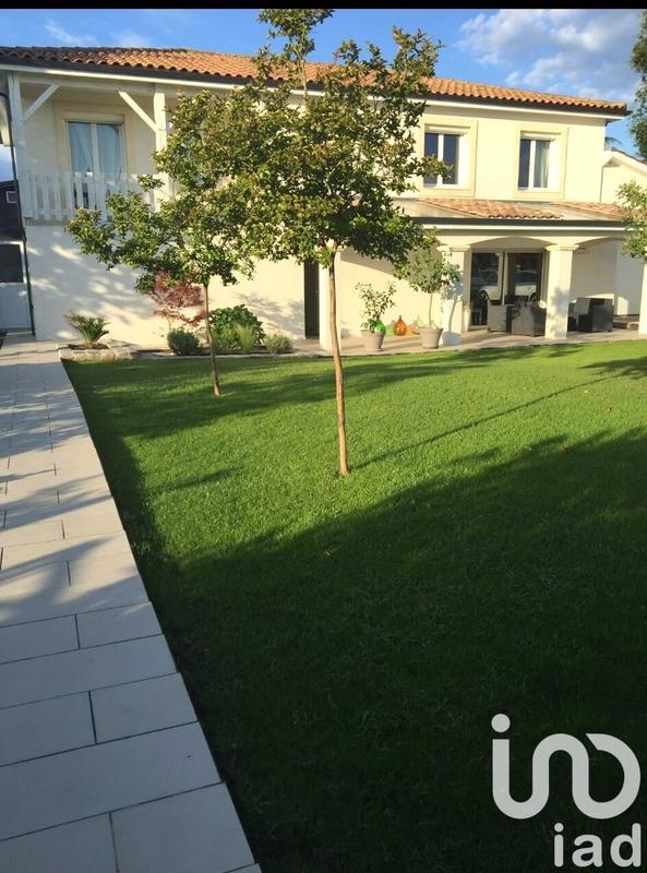 Maison - 209 m² - 6 pièces