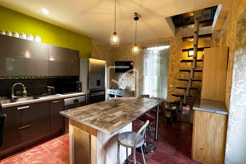 Maison - 198 m² - 8 pièces