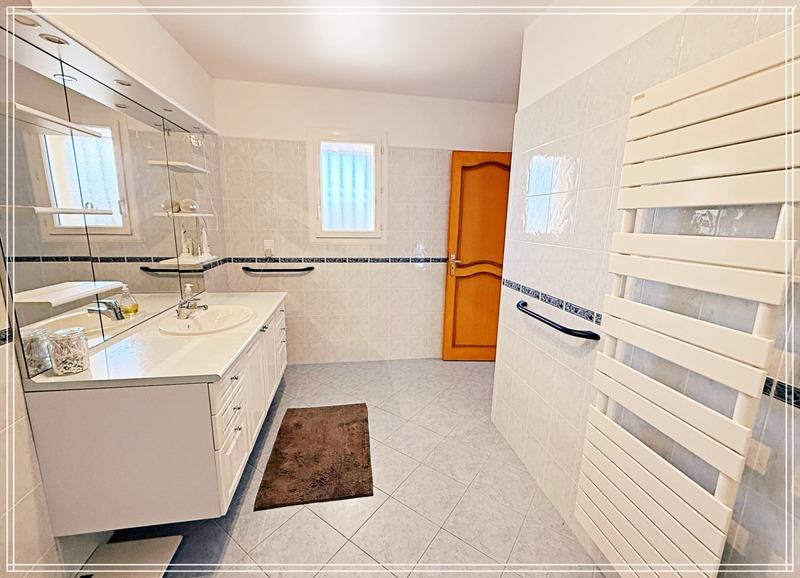 Maison - 220 m² - 7 pièces