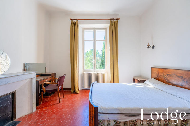 Maison - 220 m² - 10 pièces