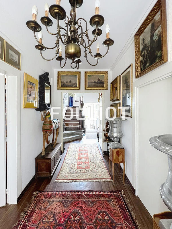 Maison - 315 m² - 15 pièces