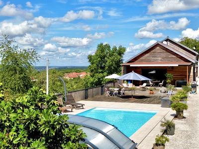 Maison - 218 m² - 6 pièces