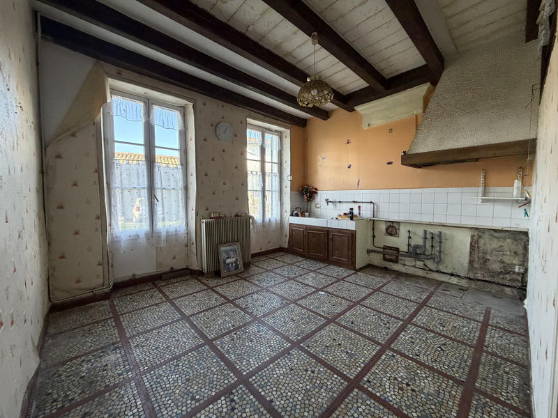 Maison - 237 m² - 8 pièces