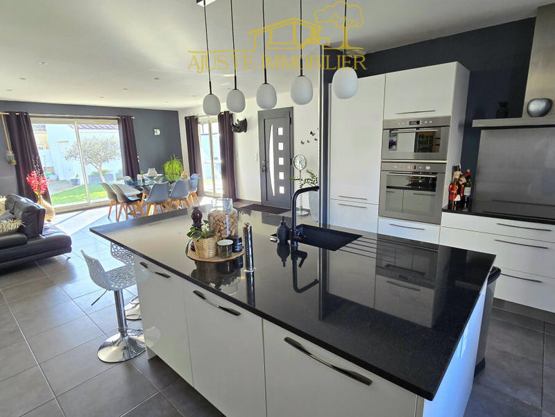 Propriété - 130 m² - 4 pièces