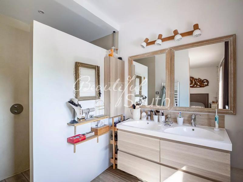 Villa - 302 m² - 10 pièces