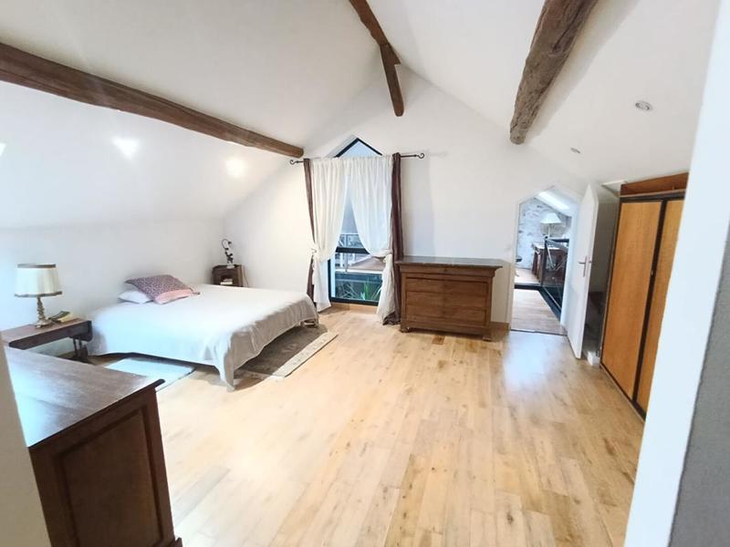 Maison - 261 m² - 11 pièces