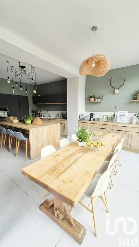 Maison - 253 m² - 9 pièces