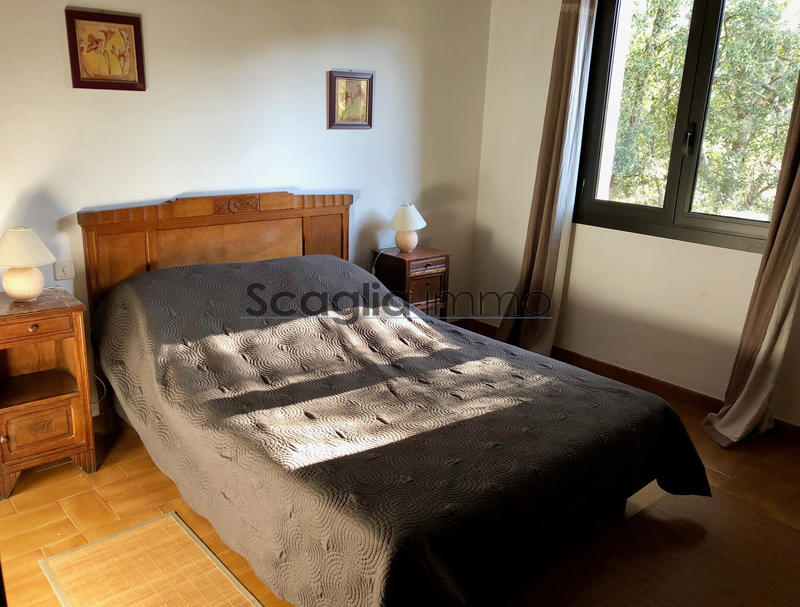 Maison - 246 m² - 9 pièces