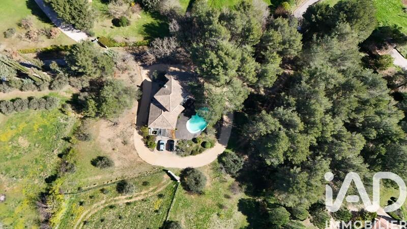 Maison - 210 m² - 7 pièces