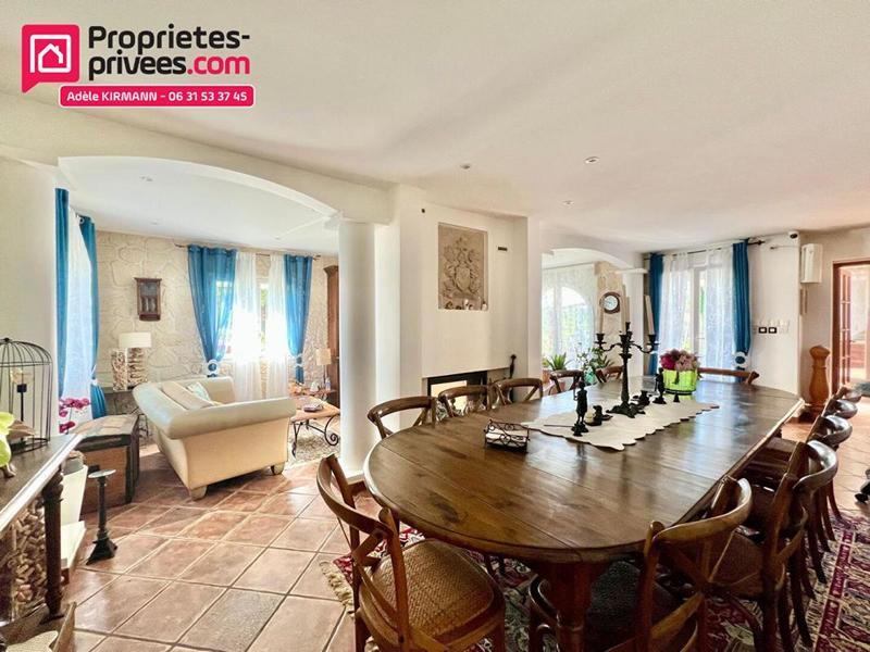 Maison - 212 m² - 7 pièces