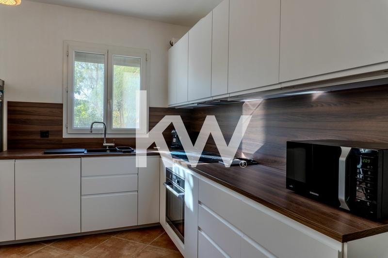 Villa - 180 m² - 8 pièces