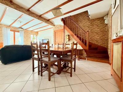 Maison - 104 m² - 6 pièces