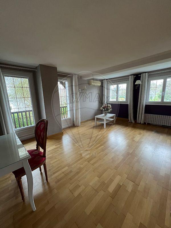 Maison - 293 m² - 10 pièces