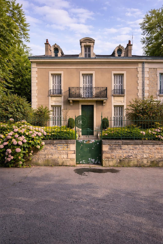 Maison - 309 m² - 10 pièces