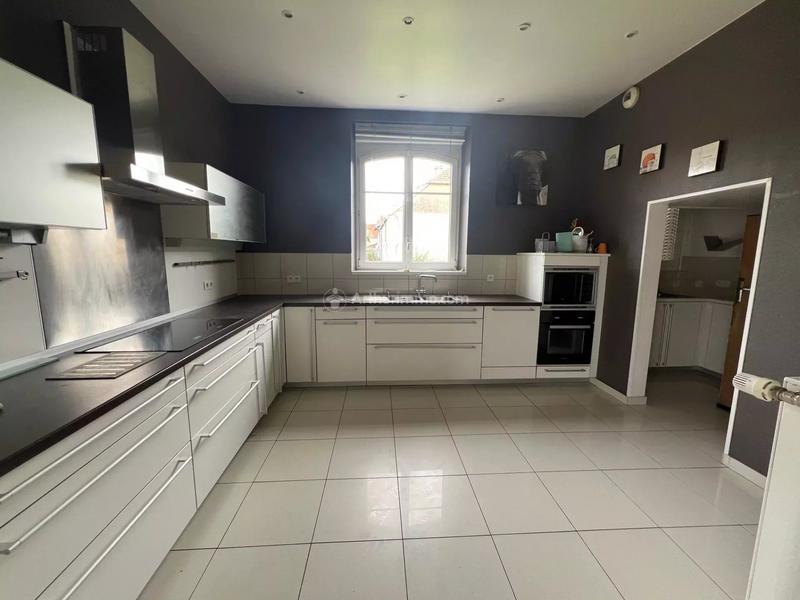 Maison - 323 m² - 10 pièces