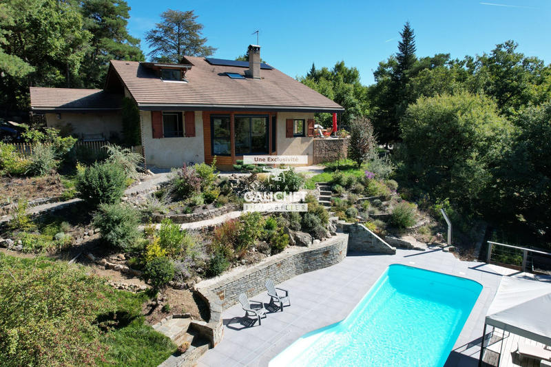 Maison traditionnelle - 155 m² - 5 pièces