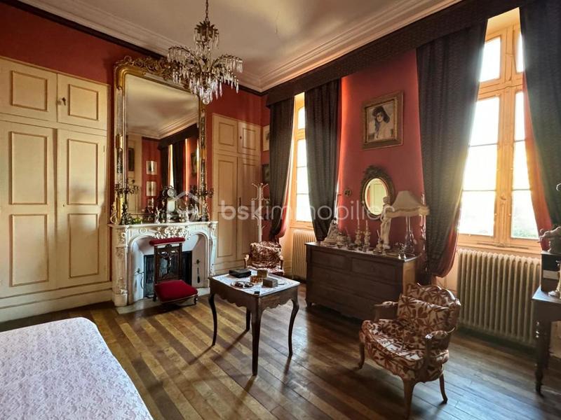 Demeure - 360 m² - 13 pièces