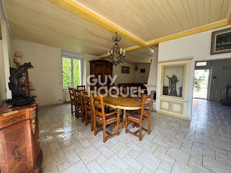 Maison - 161 m² - 8 pièces