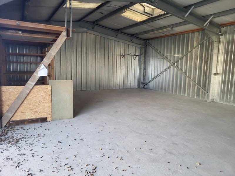 Local d'activité / Entrepôt - 172 m² - 4 pièces