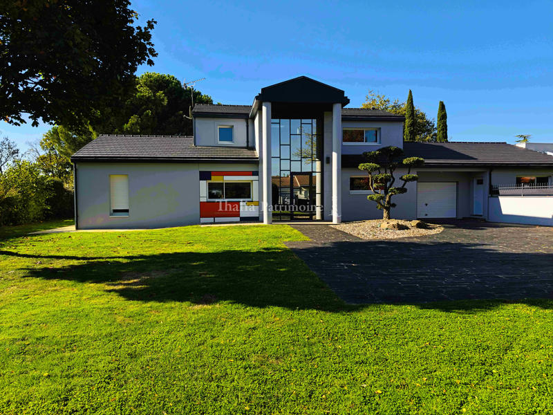 Villa - 391 m² - 8 pièces