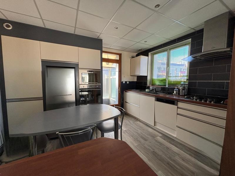 Maison - 95 m² - 6 pièces