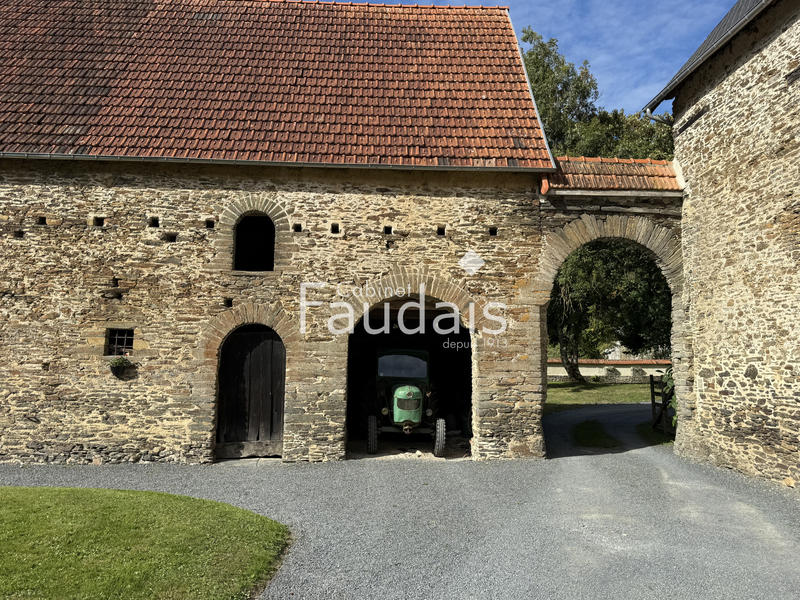 Propriété - 230 m² - 9 pièces