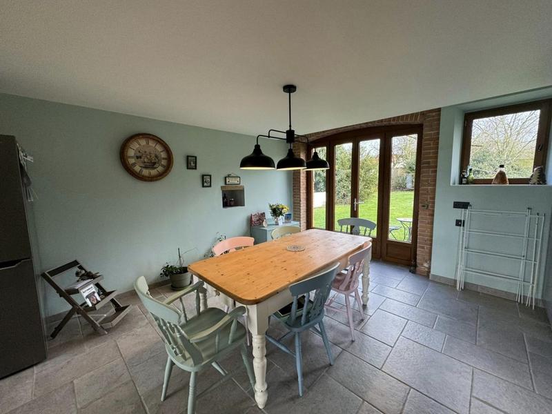 Maison - 300 m² - 12 pièces