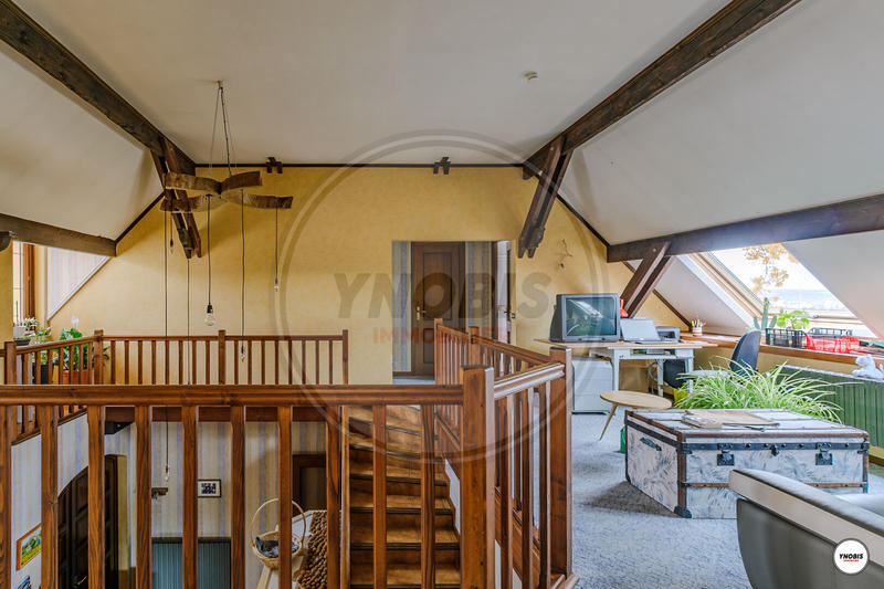 Maison - 240 m² - 9 pièces