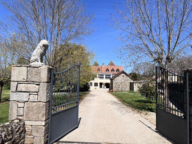 Demeure - 250 m² - 10 pièces