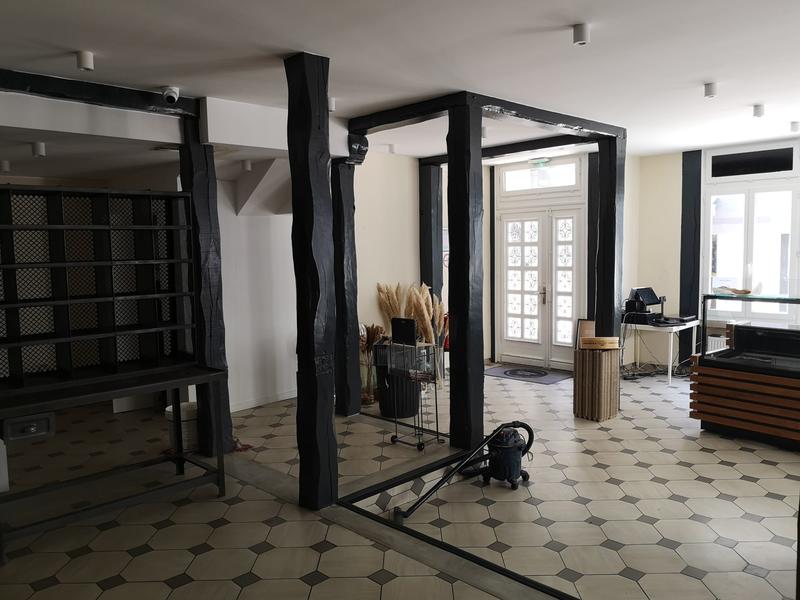 Local commercial - 251 m² - 6 pièces