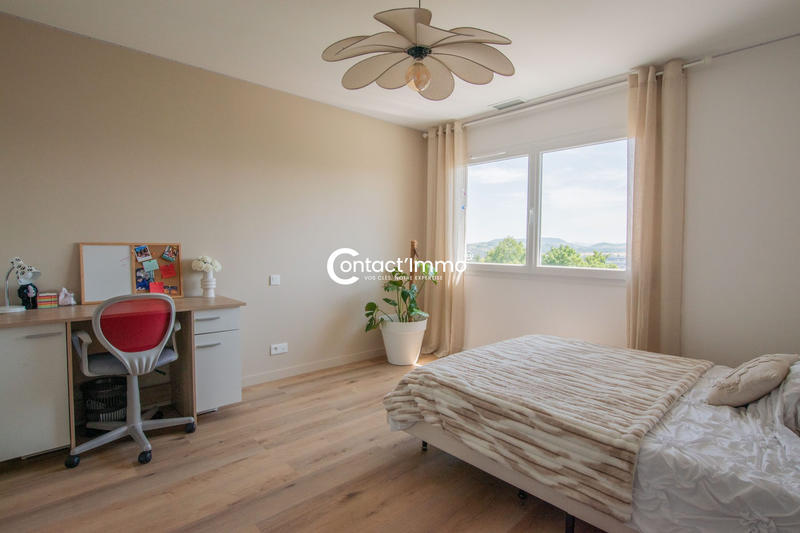 Maison - 220 m² - 7 pièces