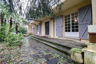 Maison - 298 m² - 9 pièces