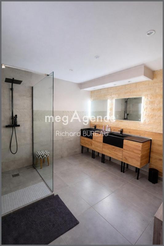 Maison - 378 m² - 13 pièces