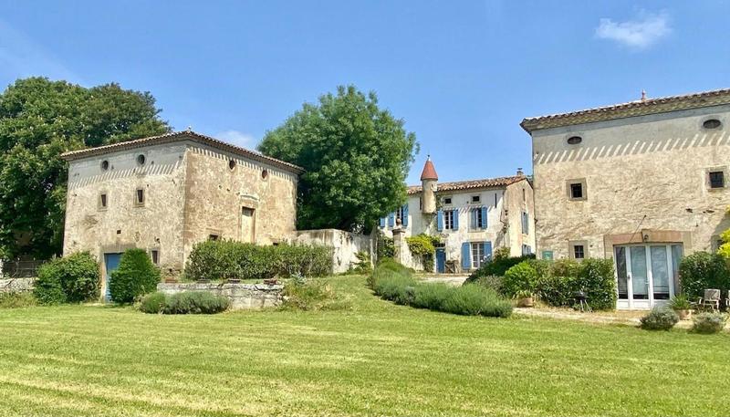 Château - 880 m² - 25 pièces