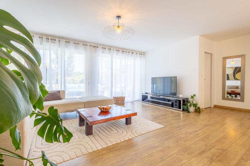 Maison - 205 m² - 6 pièces