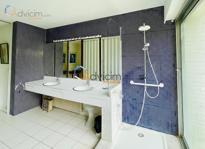 Maison contemporaine - 231 m² - 5 pièces