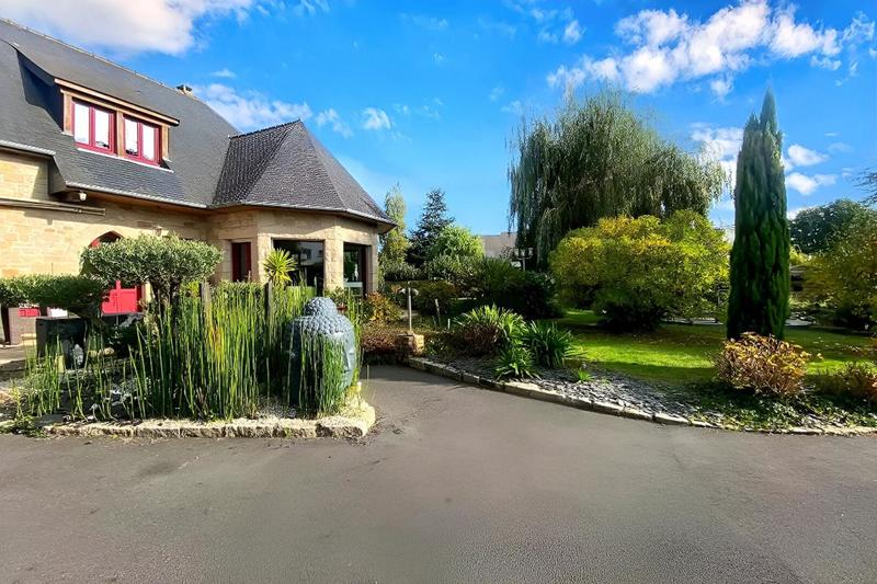 Maison - 232 m² - 5 pièces