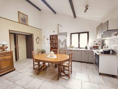 Maison - 200 m² - 8 pièces