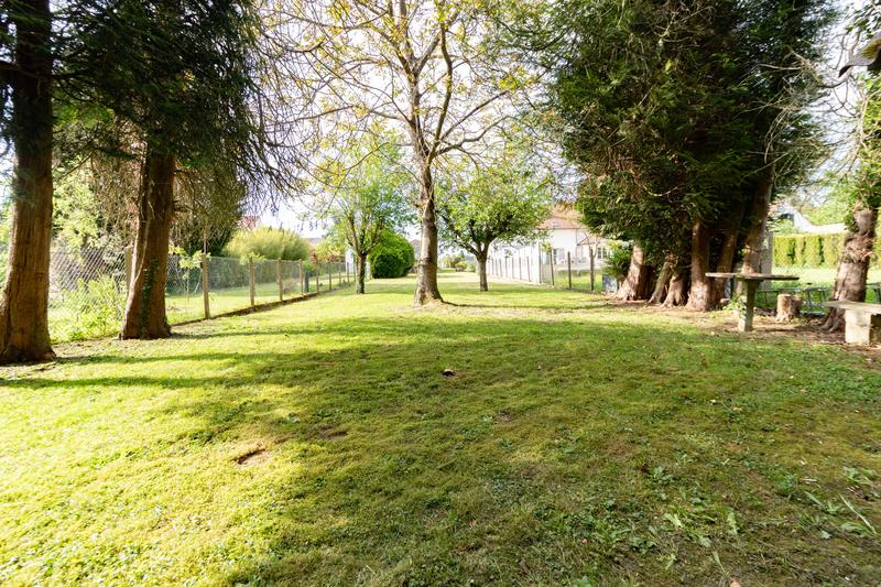 Terrain constructible - 1 889 m²