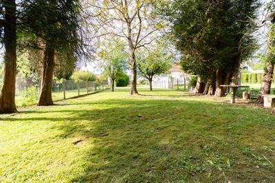 Terrain constructible - 1 889 m²