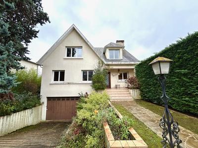 Maison - 180 m² - 9 pièces