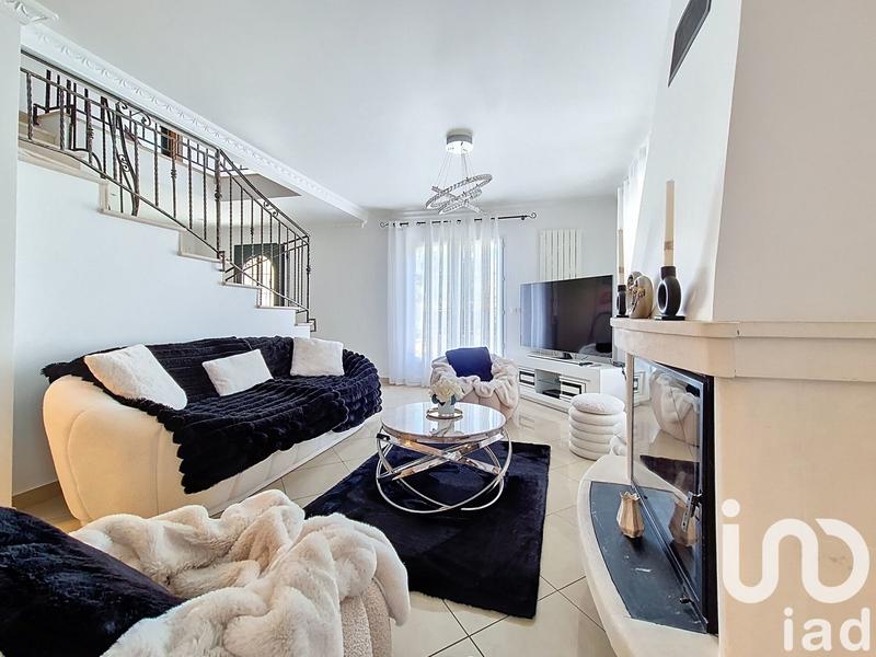 Maison - 210 m² - 7 pièces