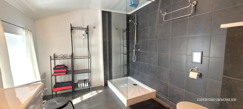 Maison - 220 m² - 9 pièces