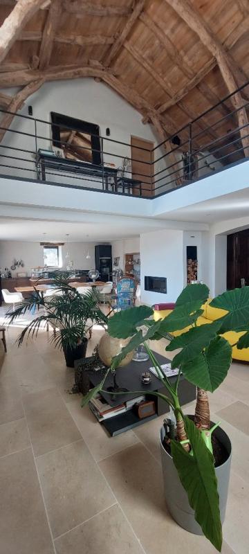 Propriété - 260 m² - 6 pièces