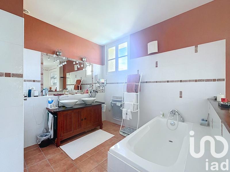 Maison - 217 m² - 8 pièces