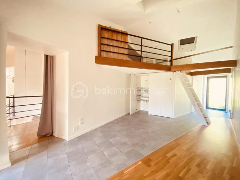 Propriété - 170 m² - 6 pièces